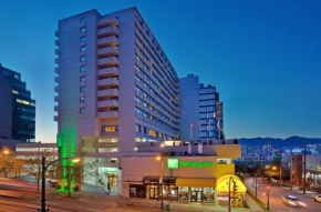 Отель Holiday Inn Vancouver-Centre Broadway, an IHG Hotel  Ванкувер